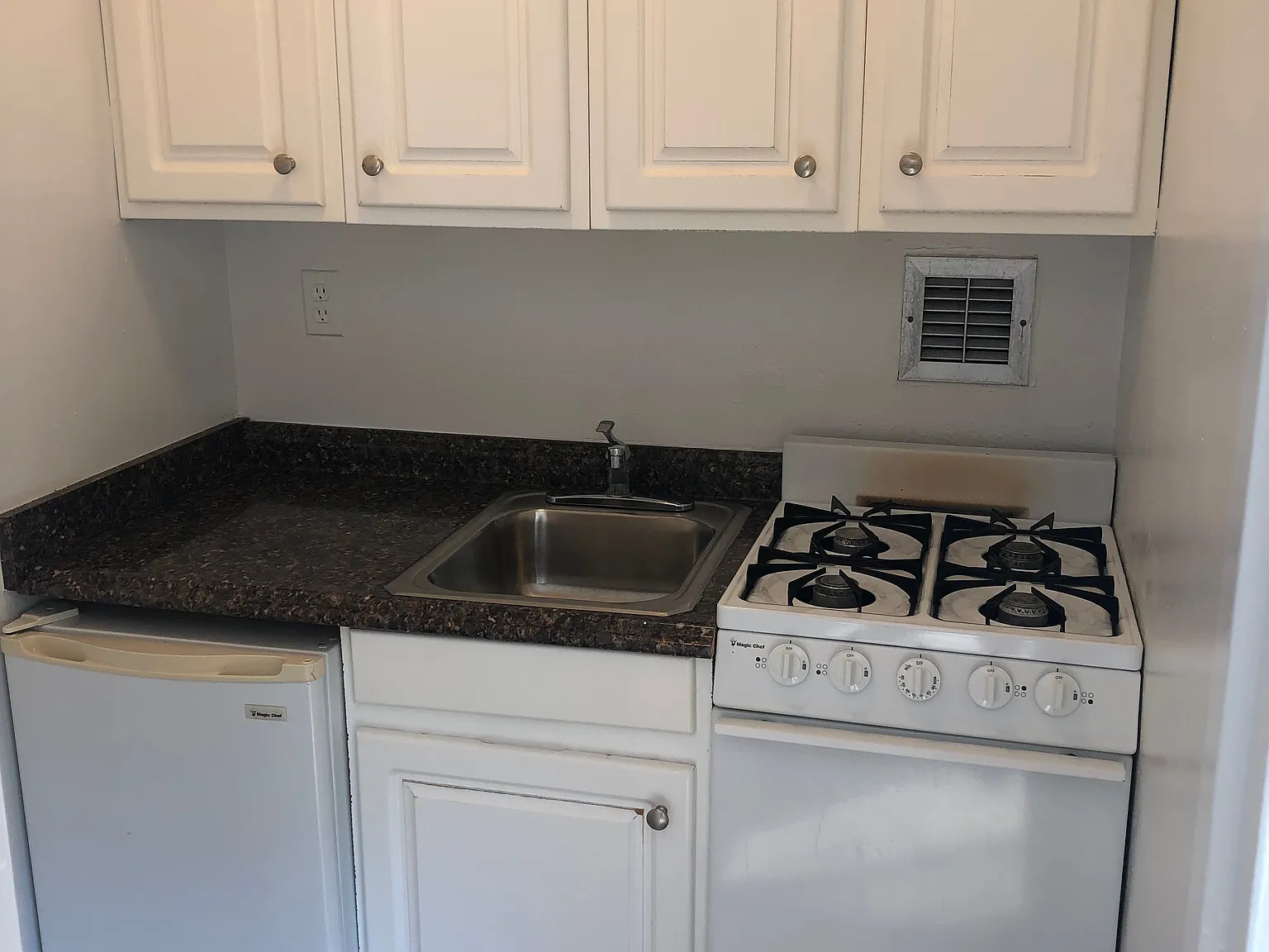Studio, 437 sqft, $1,625 — Photo 4
