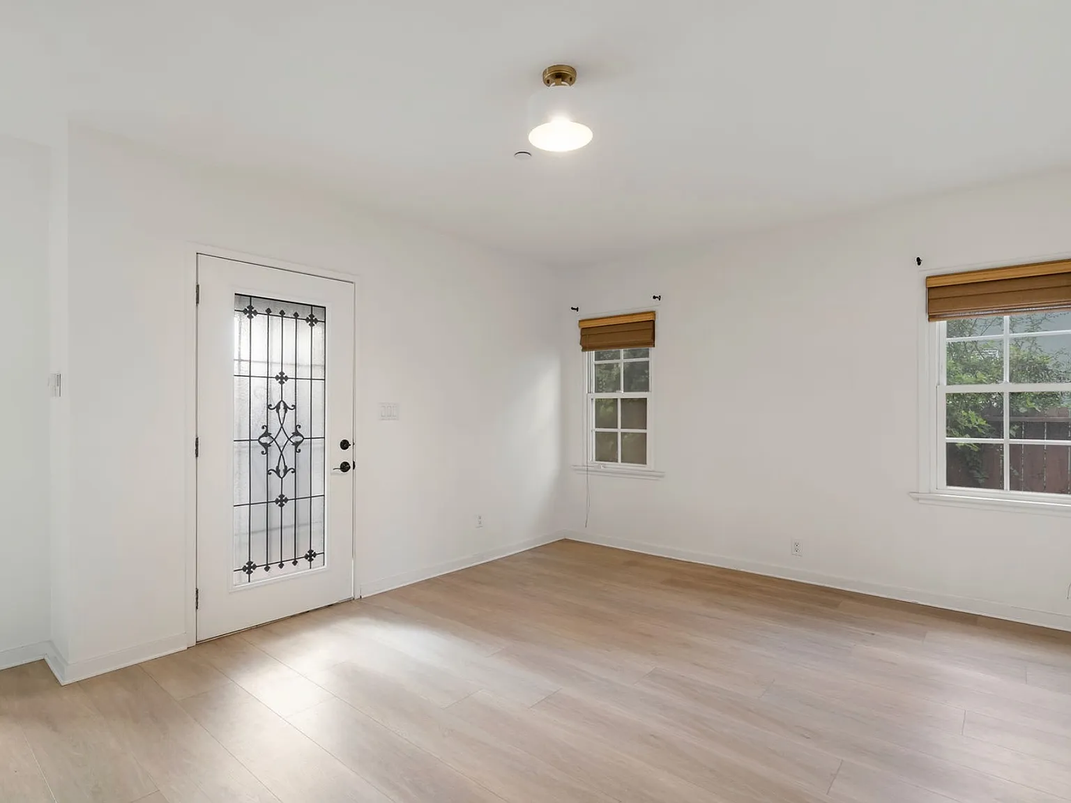2 bed, 945 sqft, $4,750 — Photo 2