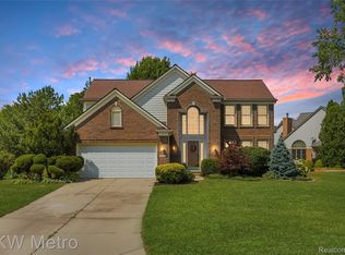 1496 Marina Pointe Blvd, Lake Orion, MI 48362
