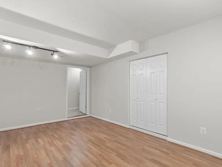129 N Towne Ct — Photo 13