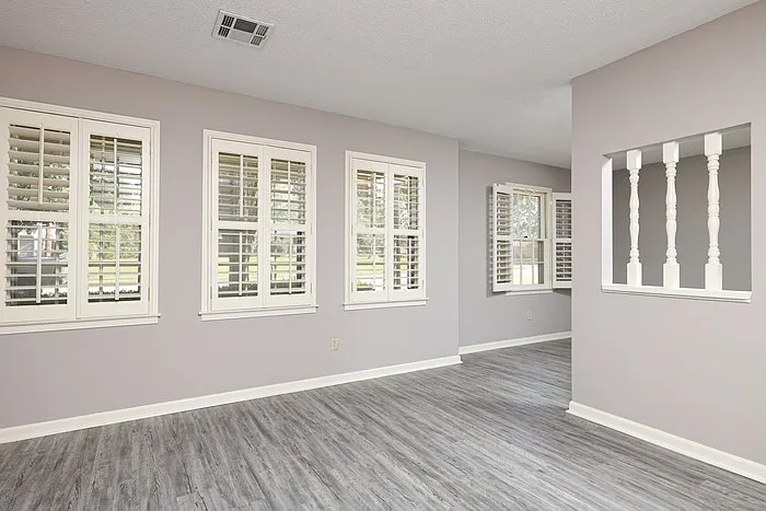 620 Sandhurst Dr — Photo 2