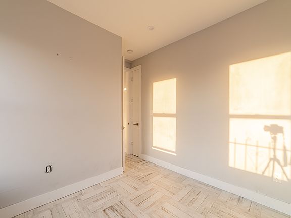 4th image of 77 Varet St APT 8