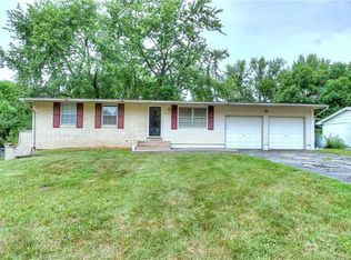 1038 Lindenwood Ln, Liberty, MO 64068