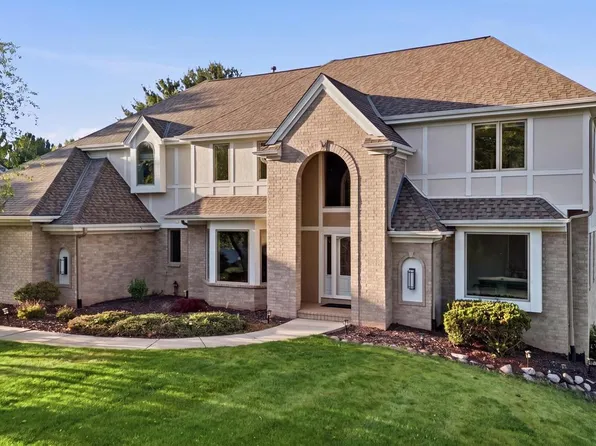 N28W30244 Red Hawk COURT, Pewaukee, WI 53072