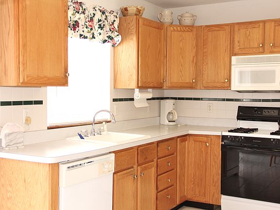 5th image of 26 Holly Dr