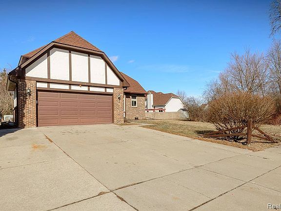 3rd image of 716 Bell Cove Ct