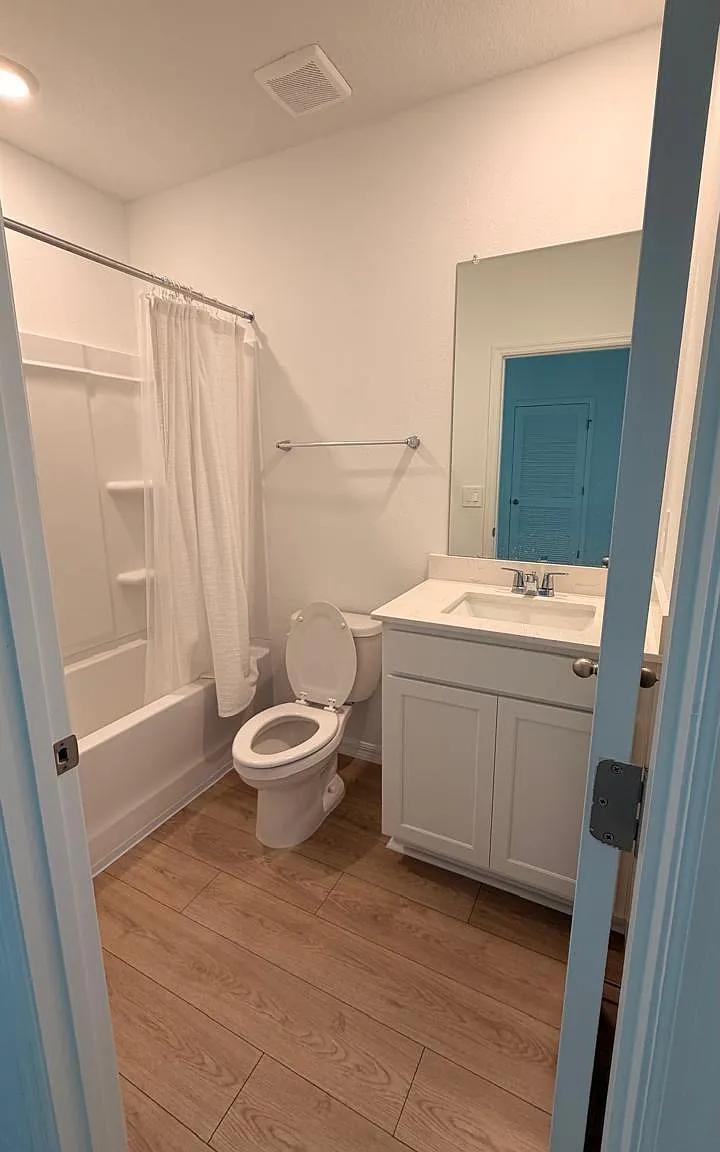 3 bed, 2.5 bath, 1463 sqft, $2,300 — Photo 1
