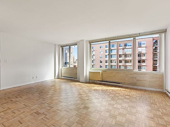 3rd image of 555 Main St APT 1602
