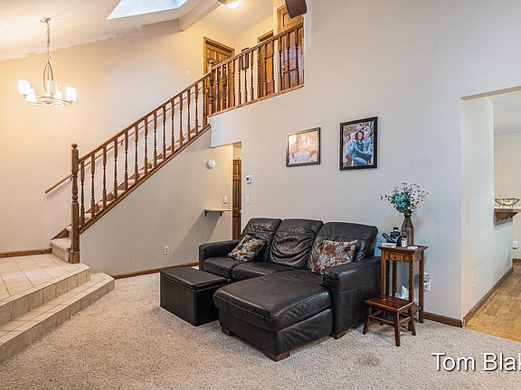 5th image of 2353 E Riverwood Dr