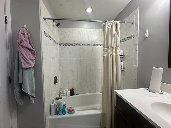 5th image of 39 Calumet St APT 2