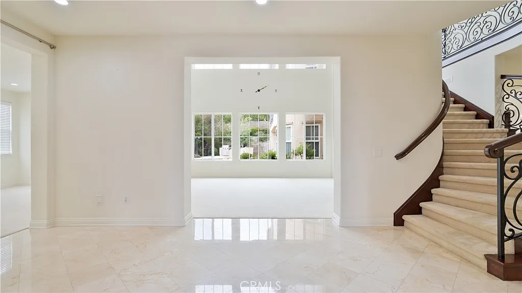 4 bed, 5192 sqft, $9,495 — Photo 2
