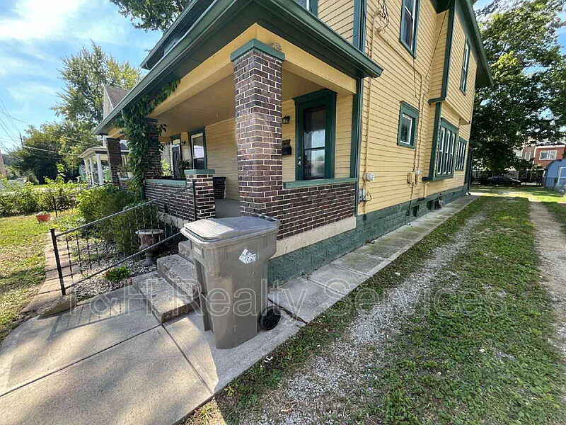 3 bed, 1.0 bath, 1504 sqft, $1,400 — Photo 4