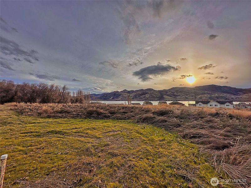 4th image of 409 TBD Eastlake Road