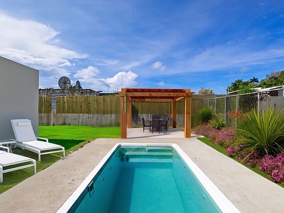 2nd image of 8 Villas De La Pradera #305