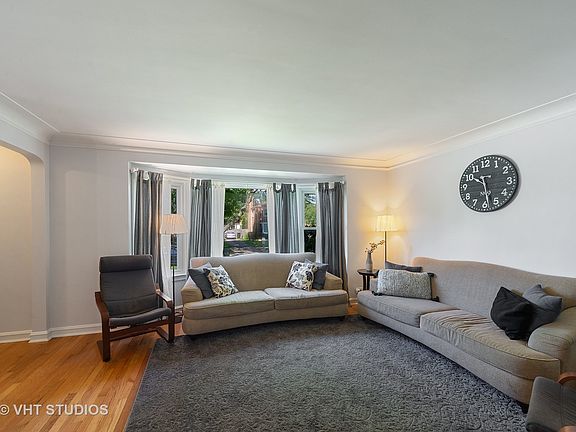 4th image of 1767 Spruce Ave