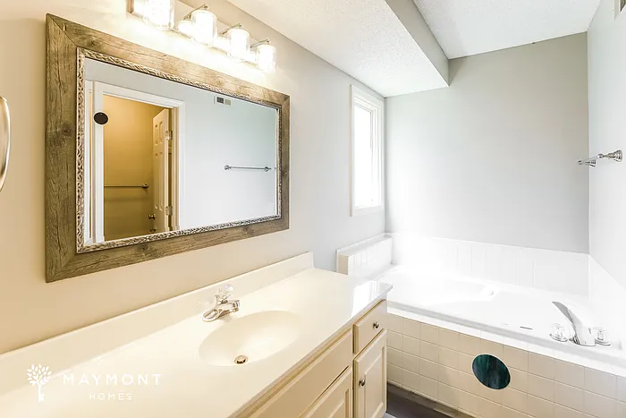910 Maple St — Photo 10