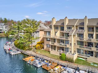 11272 Harbor Ct #1272, Reston, VA 20191