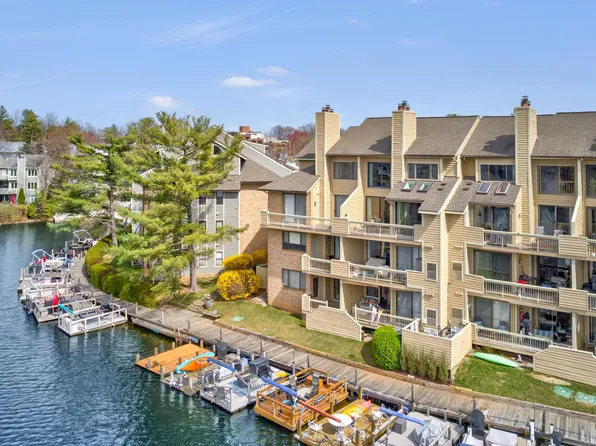 11272 Harbor Ct #1272, Reston, VA 20191