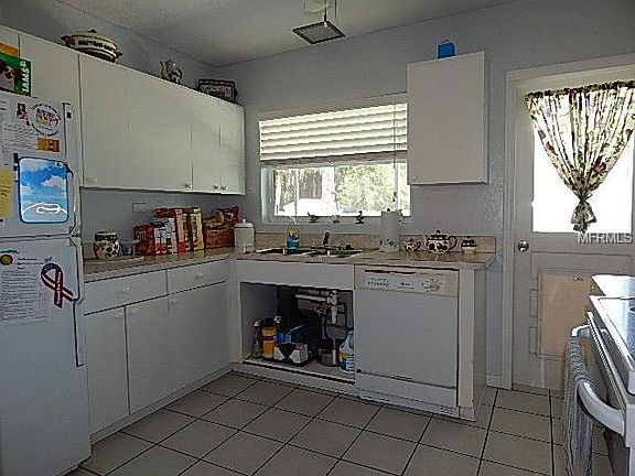 4th image of 655 Olive St