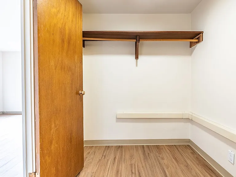 The Queensborough Apartments — Photo 27