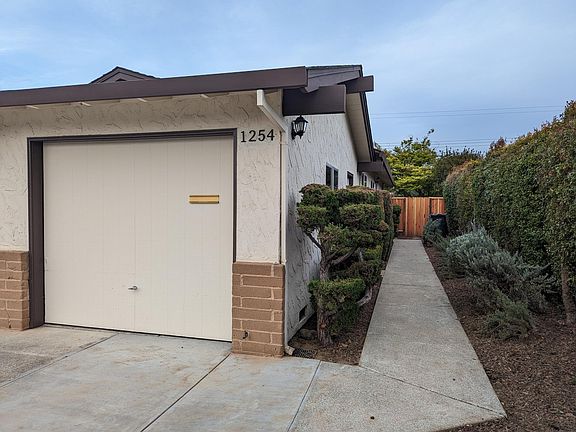 2nd image of 1254 Gainsborough Dr
