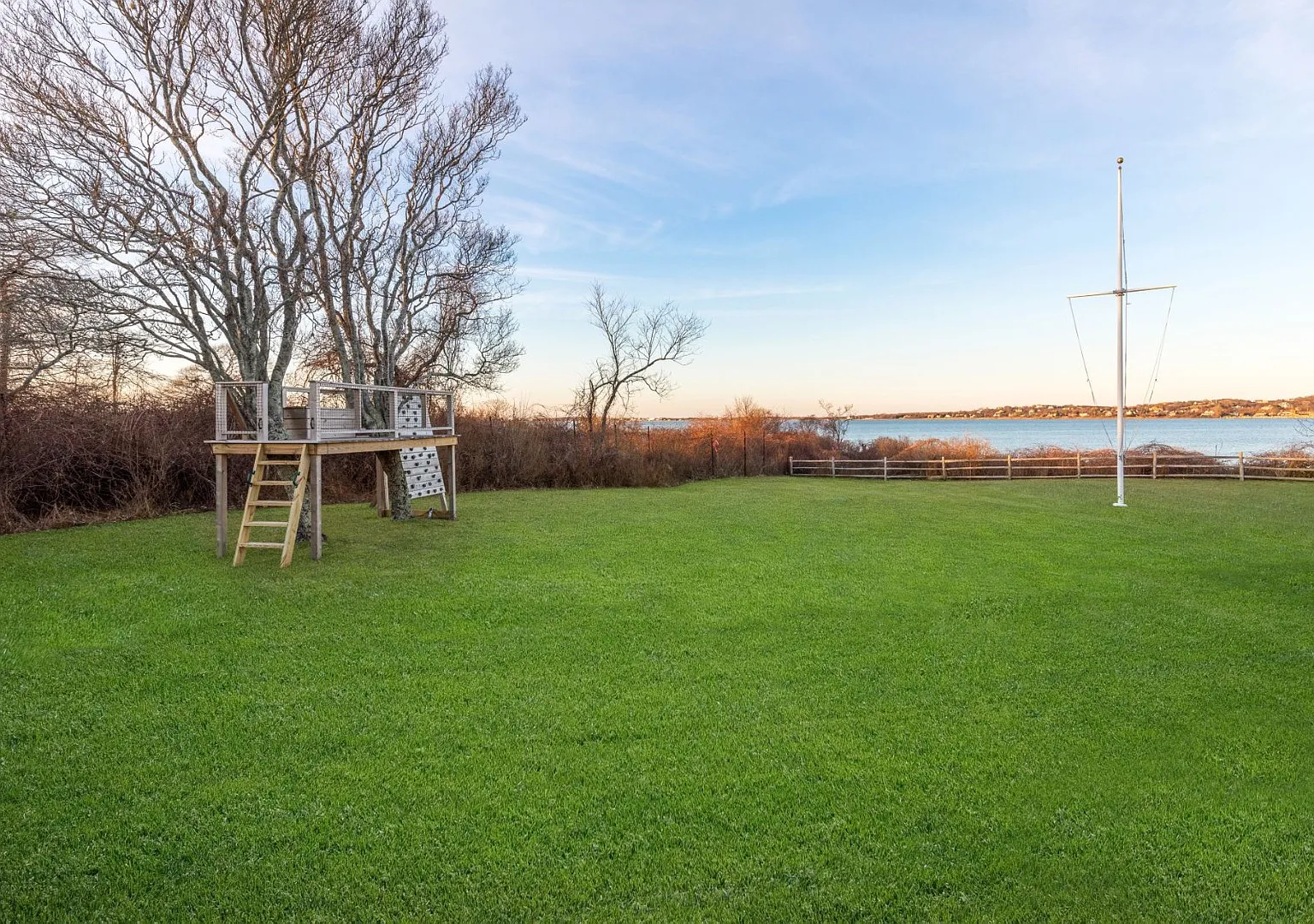 Renovated Lake Front — Photo 4