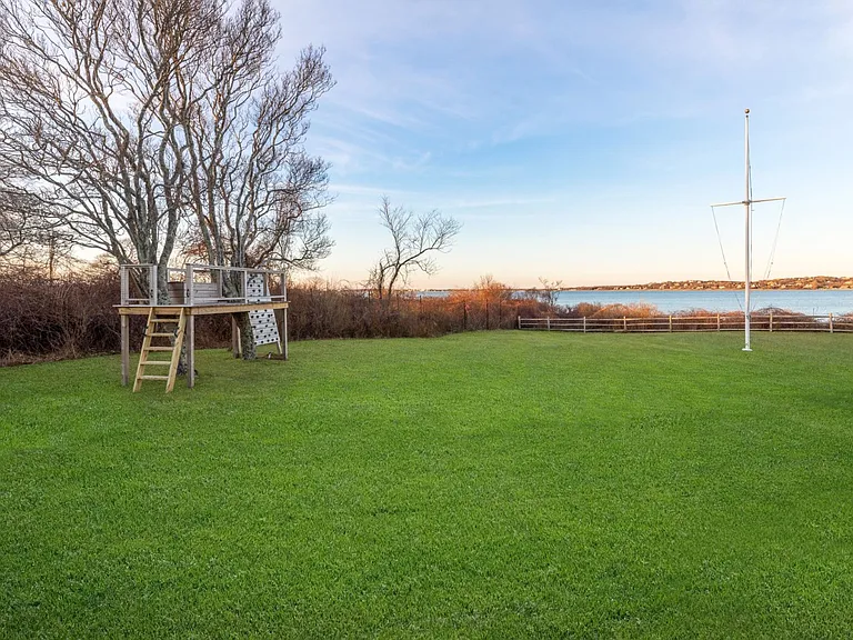 100 Old West Lake Dr — Photo 4