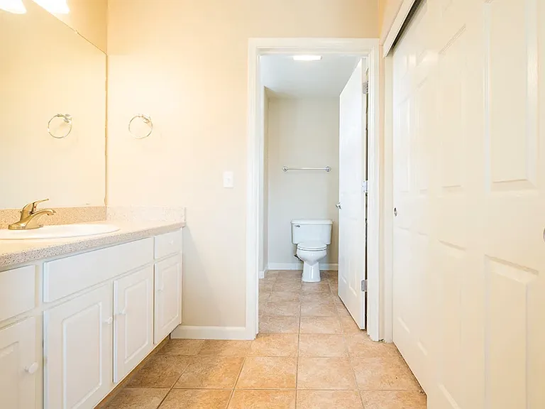 Lincoln Gardens Apartments — Photo 15