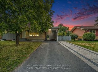 26 Majestic Dr, Ottawa, ON K2G1C7