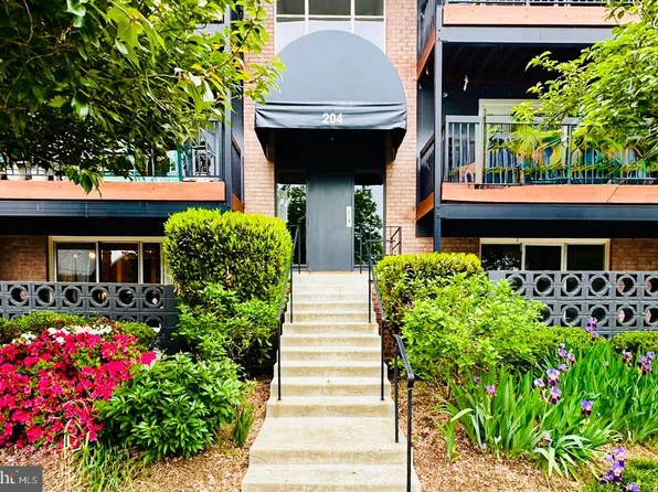 204 Park Terrace Ct SE APT 25, Vienna, VA 22180