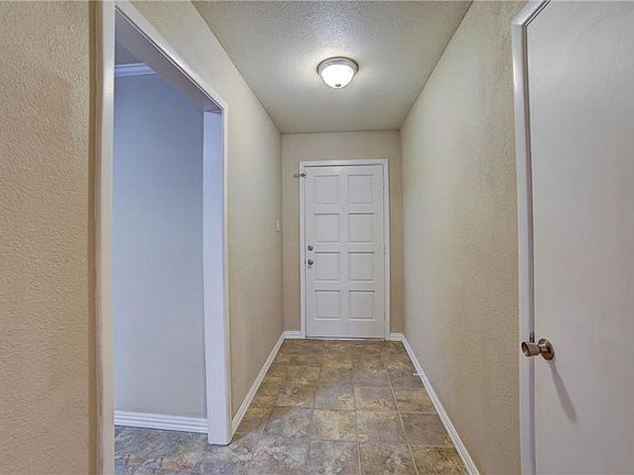 4th image of 1300 Paisley Dr