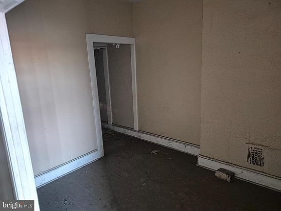 4th image of 516 N Franklintown Rd