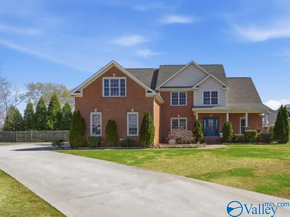 203 Lake Carmel Ct, Huntsville, AL 35811