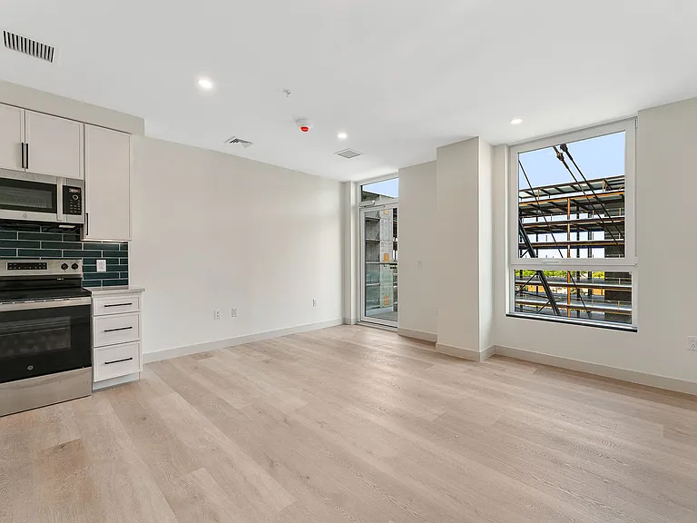 Bank Street Apartments — Photo 49