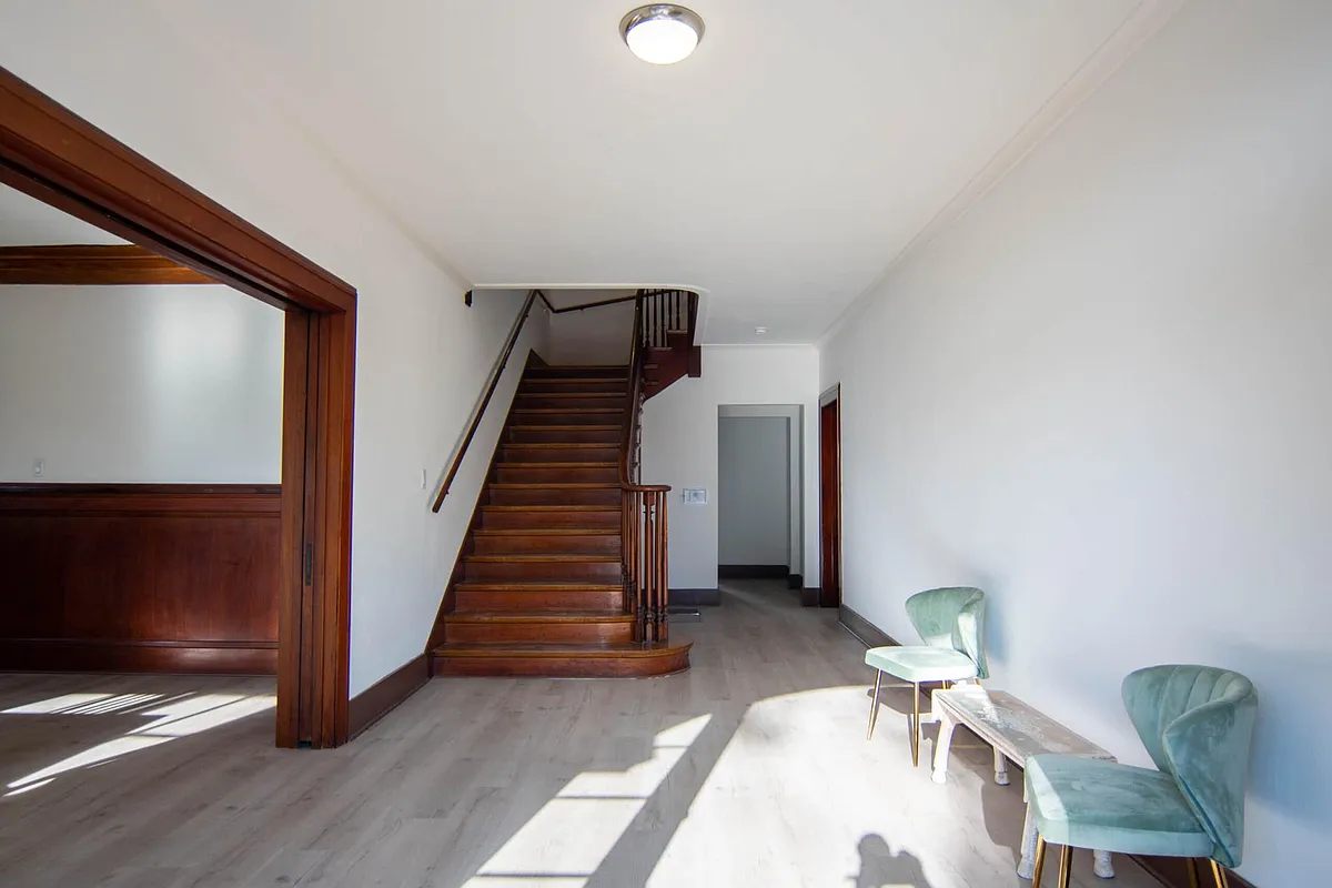 Building Photo - 438 S Serrano Ave