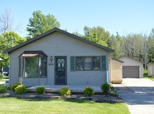 905 Iroquois Ave, Prudenville, MI 48651