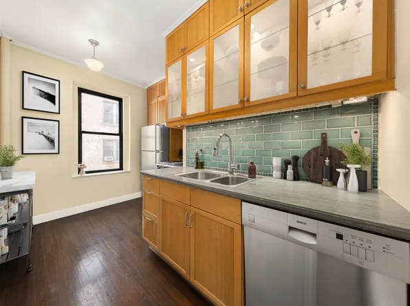 305 East 88th Street image 3 of 12