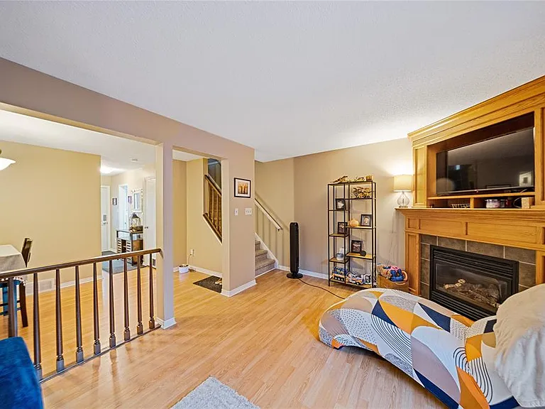 27 York Cres #17 — Photo 12