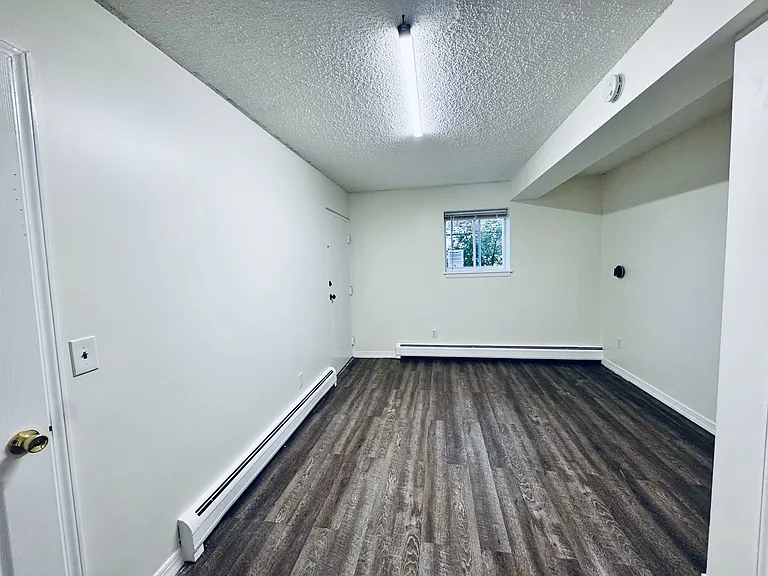 1524 Mount Hope Ave #1 — Photo 7