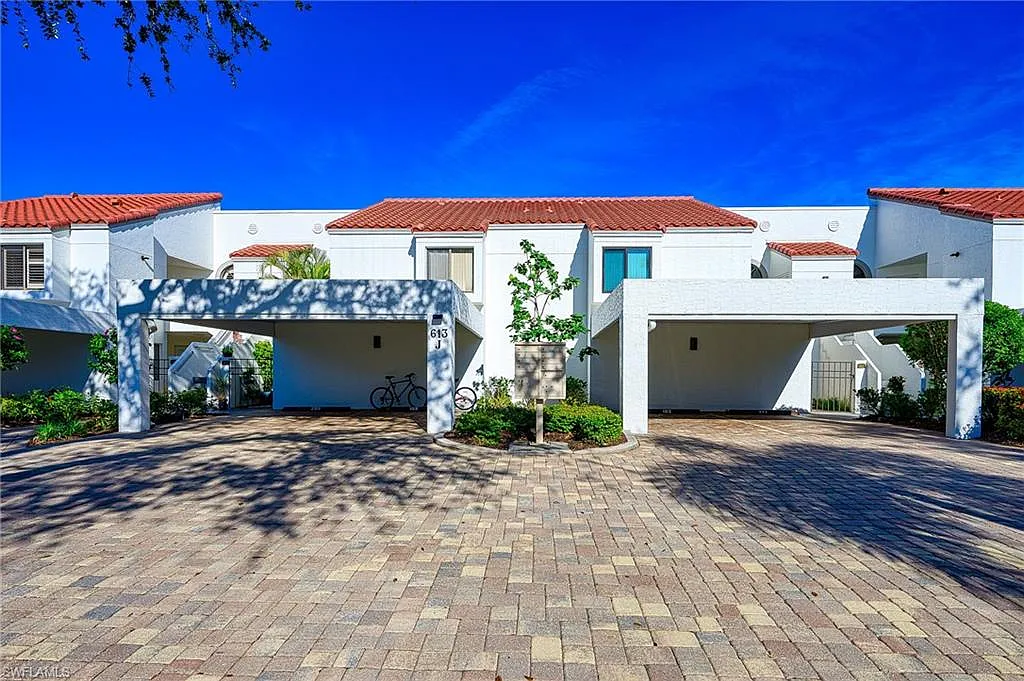 613 Beachwalk Cir — Photo 4