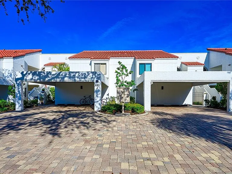 613 Beachwalk Cir #J — Photo 3
