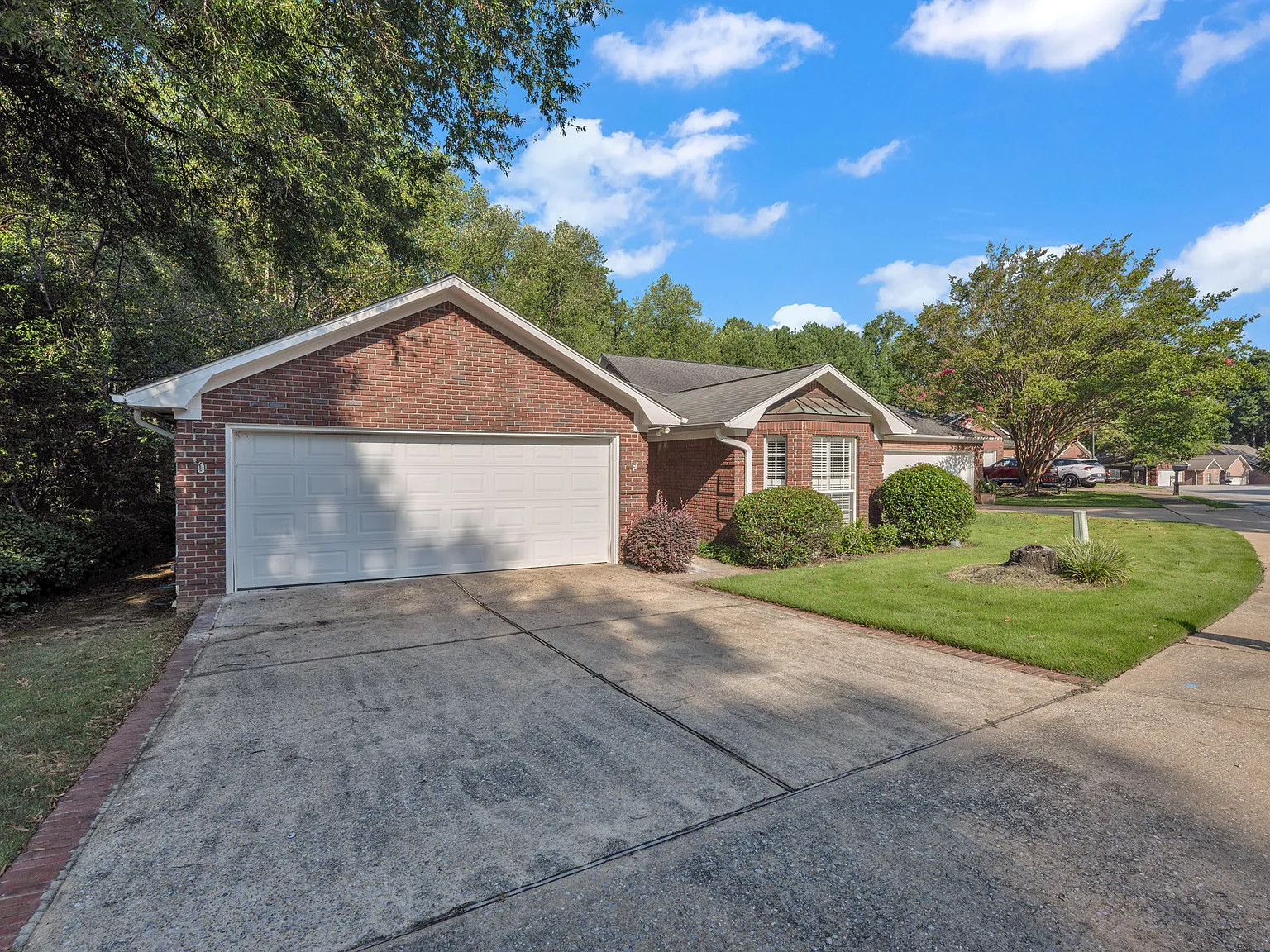 3 bed, 1960 sqft, $2,300 — Photo 3