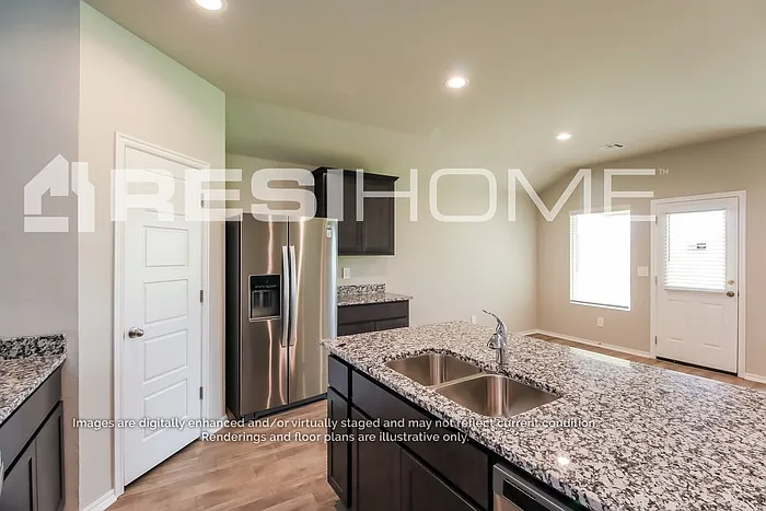 4 bed, 2.0 bath, 1810 sqft, $1,920 — Photo 4