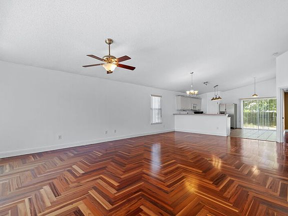 4th image of 9450 Parker Place Dr