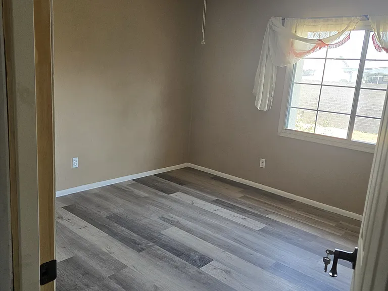 7827 W Amelia Ave — Photo 10