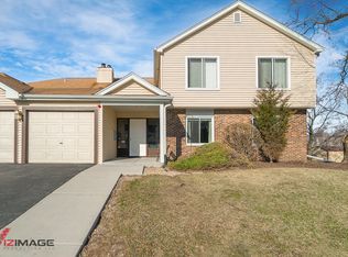 7010 Sussex Ct APT 101, Woodridge, IL 60517