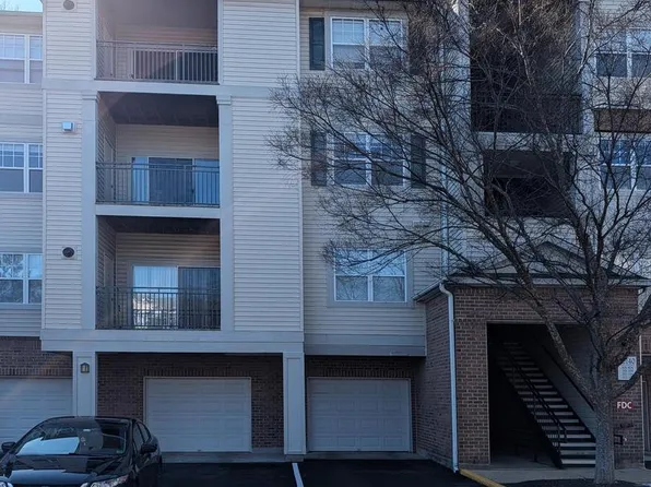 12140 Garden Grove Cir Unit 301, Fairfax, VA 22030