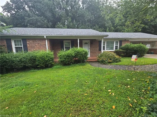 408 Crestview Dr, Thomasville, NC 27360