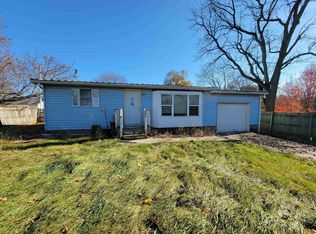 506 Defiance St, Howe, IN 46746