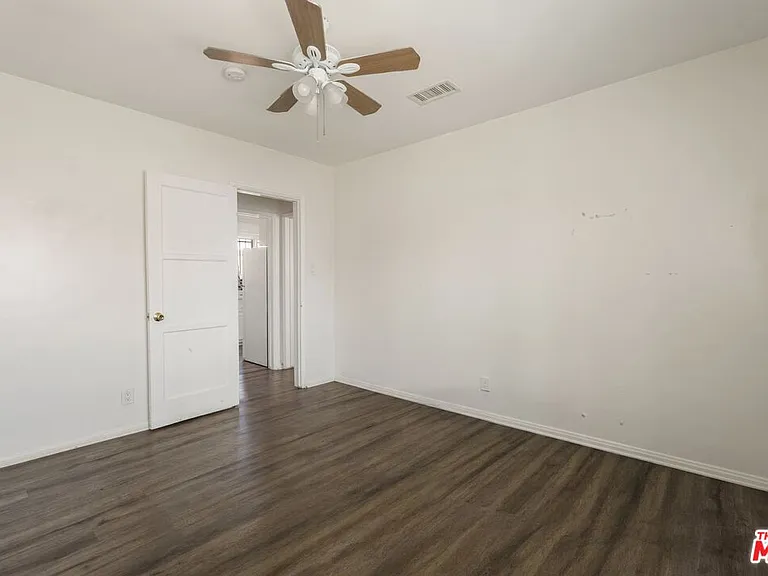 8610 S 6th Ave — Photo 9